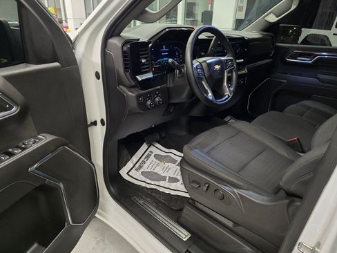 Used 2023 Chevrolet Silverado 1500 LT AWD/4WD image 15