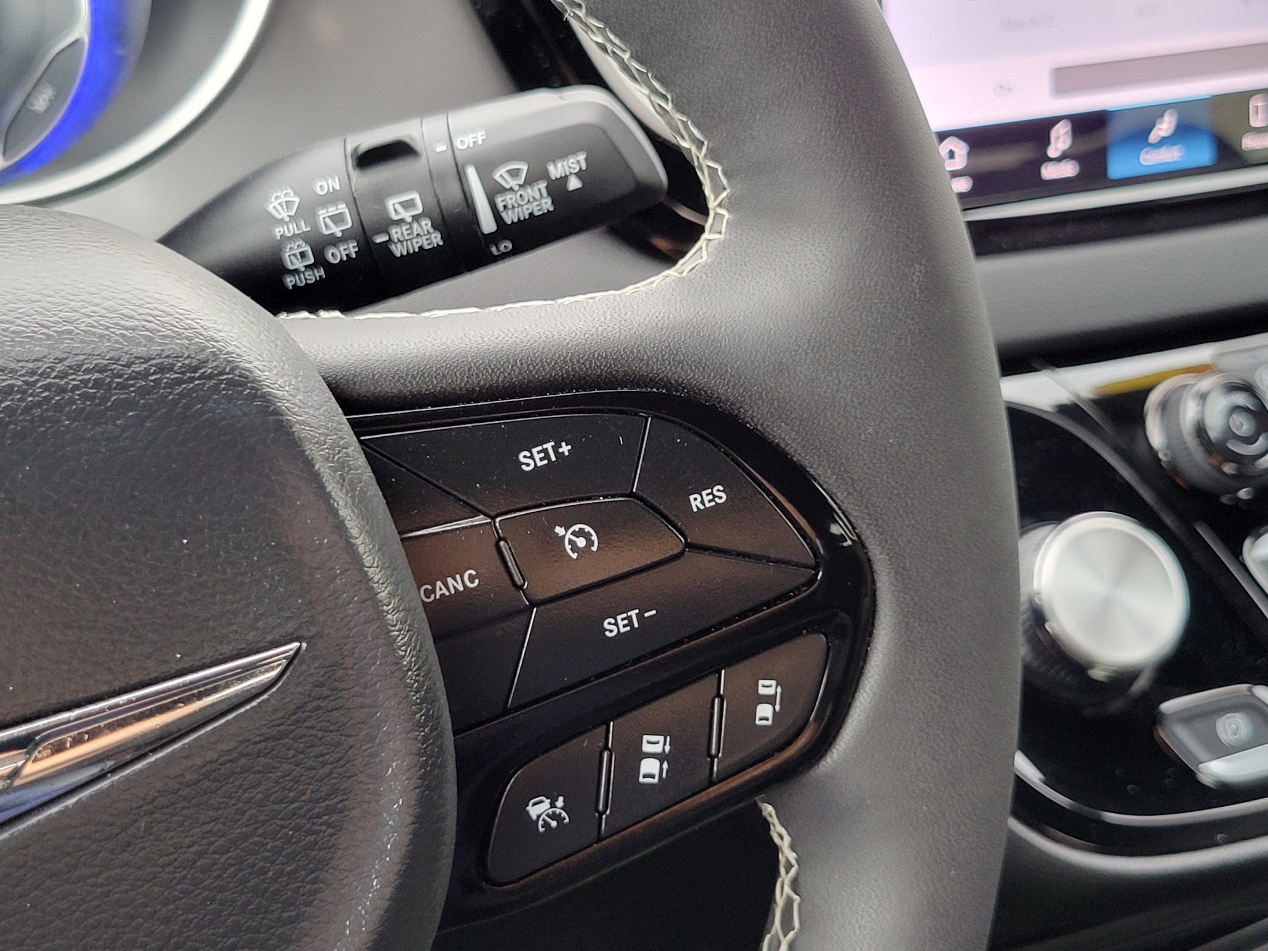 Used 2026 Chrysler Pacifica Select w/ S Appearance Package FWD image 12