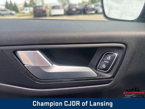 Used 2025 Ford Escape ST-Line Select AWD/4WD image 17