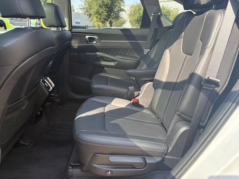 Used 2023 Kia Sorento SX AWD/4WD image 12