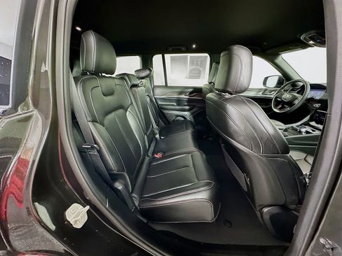 Certified 2024 Jeep Grand Cherokee Limited image 38