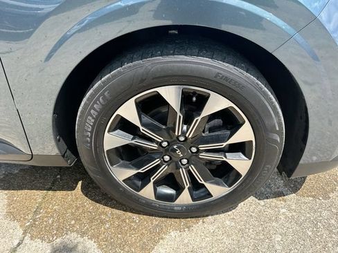 Used 2024 Kia Carnival EX FWD image 49