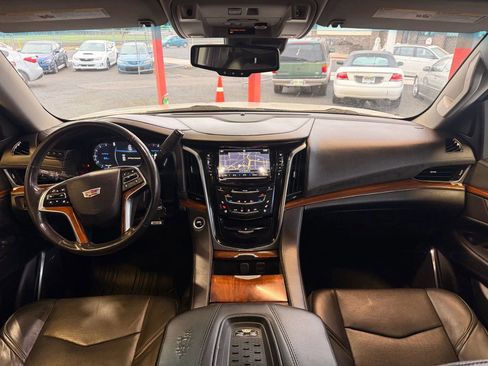Used 2016 Cadillac Escalade Premium image 12