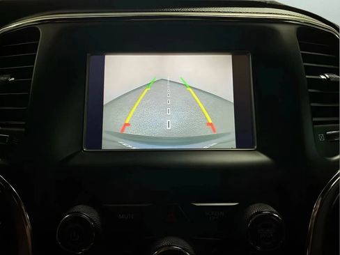 Used 2021 Jeep Grand Cherokee Laredo RWD image 20