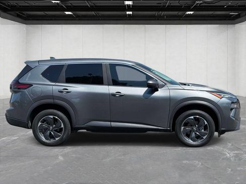 Used 2025 Nissan Rogue SV AWD/4WD image 4