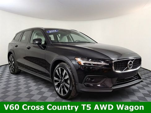 Used 2022 Volvo V60 T5 Cross Country w/ Advanced Package image 1