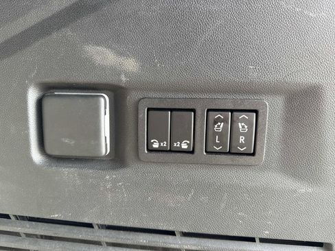 Used 2022 Chevrolet Tahoe Z71 w/ Luxury Package image 35