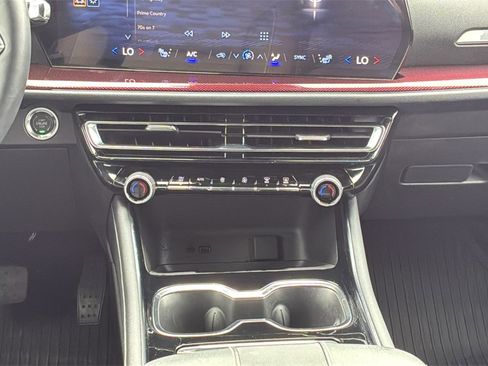 Used 2024 Chevrolet Traverse Z71 w/ Enhanced Driving Package image 21