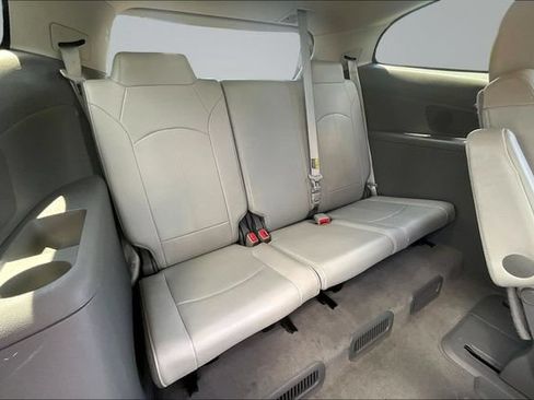 Used 2016 Chevrolet Traverse LT FWD image 25