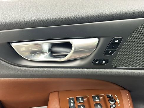 Certified 2025 Volvo V60 B5 Cross Country Plus AWD/4WD image 11