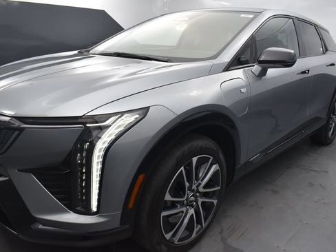 Used 2025 Cadillac Optiq Sport 2 w/ LPO, Floor Liner Package AWD/4WD image 32