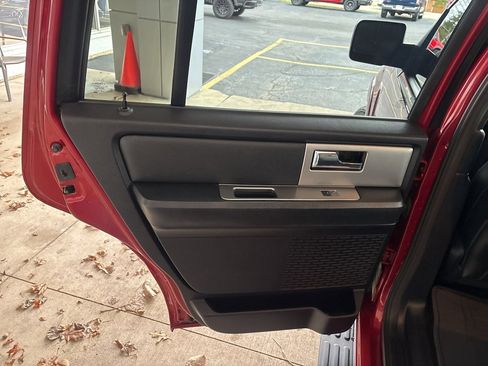 Used 2017 Ford Expedition XLT w/ Equipment Group 202A image 19