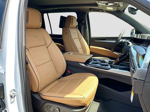 New 2026 Cadillac Escalade ESV Luxury w/ LPO, Radiant Package AWD/4WD image 37