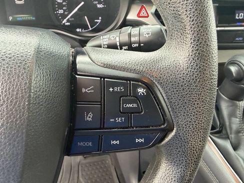 Used 2022 Toyota Sienna LE AWD/4WD image 16