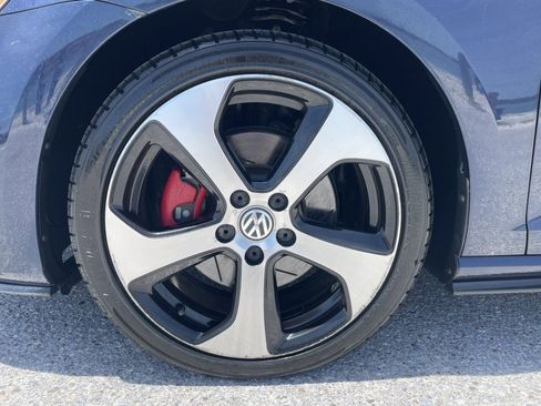 Used 2015 Volkswagen Golf 4-Door FWD image 33