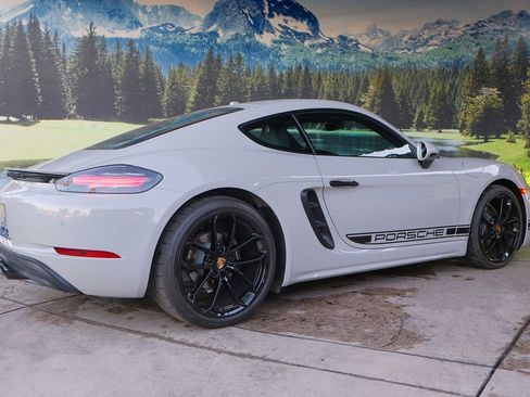 Used 2024 Porsche 718 Cayman image 6