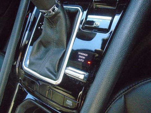 Certified 2024 Jeep Compass Limited w/ Sun and Sound Group image 22