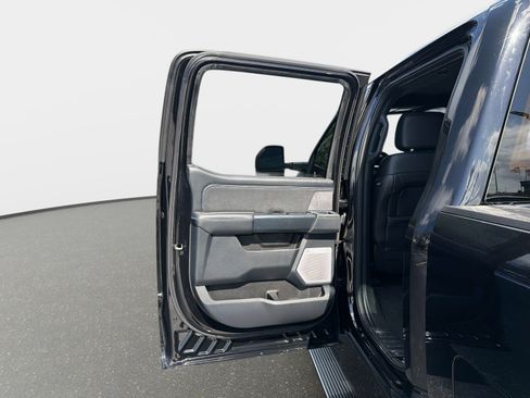 Used 2025 Ford F250 Platinum image 31