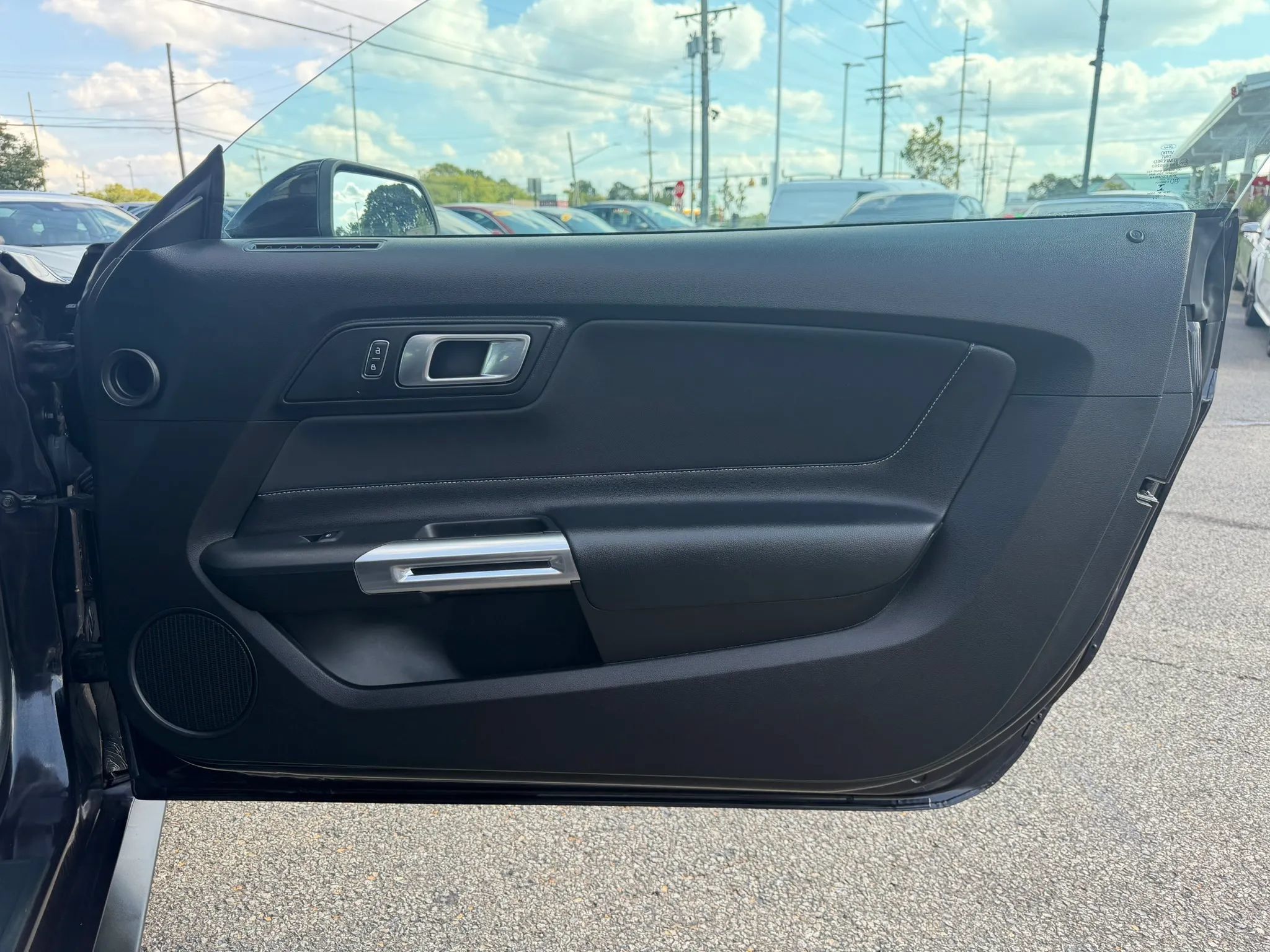 Used 2022 Ford Mustang Coupe w/ Black Accent Package RWD image 23