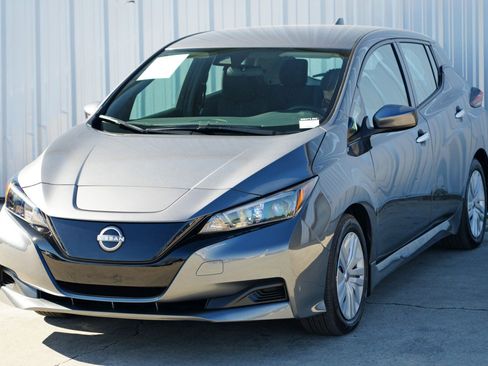 Used 2025 Nissan Leaf S image 41