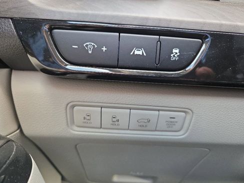 Used 2024 Kia Carnival EX FWD image 7