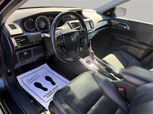 Used 2017 Honda Accord EX-L image 16