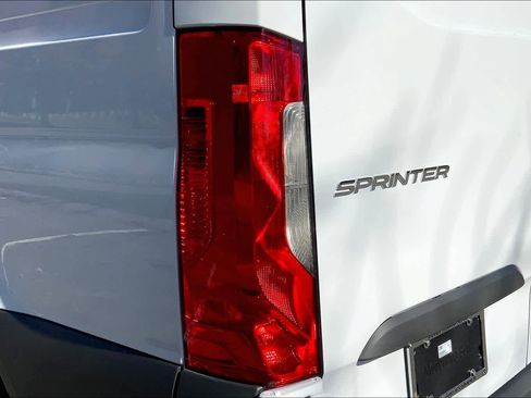 Used 2025 Mercedes-Benz Sprinter 2500 image 19
