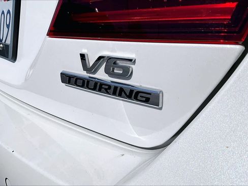 Used 2017 Honda Accord Touring image 9