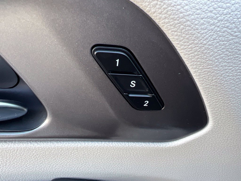 Used 2024 Chrysler Pacifica Touring-L FWD image 43
