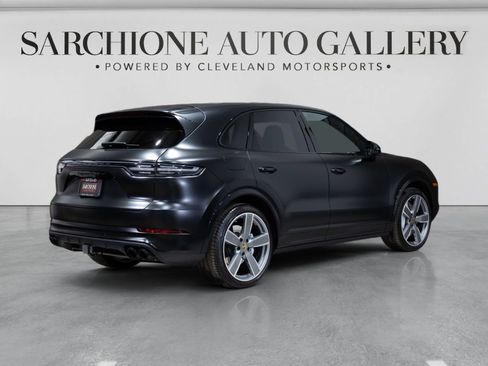 Used 2023 Porsche Cayenne Turbo AWD/4WD image 2
