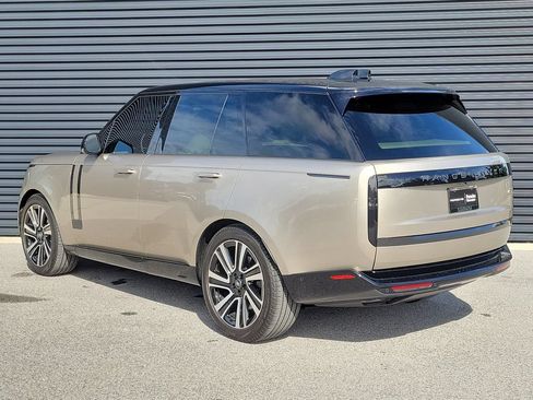 Used 2023 Land Rover Range Rover SE AWD/4WD image 3