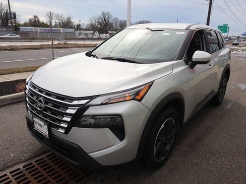 Certified 2025 Nissan Rogue SV AWD/4WD image 10