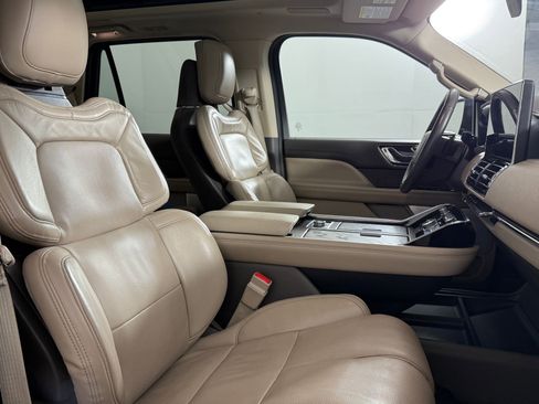 Used 2022 Lincoln Navigator Reserve image 29