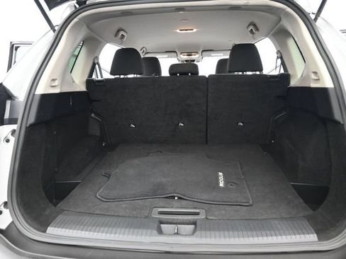Used 2023 Nissan Rogue SV AWD/4WD image 18
