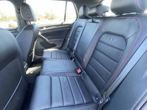 Used 2017 Volkswagen GTI SE image 11