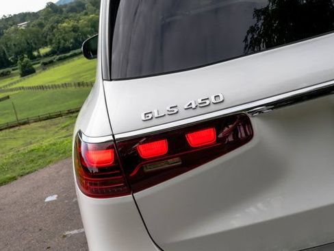 Used 2024 Mercedes-Benz GLS 450 4MATIC image 10