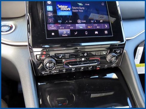 New 2025 Jeep Grand Cherokee image 17