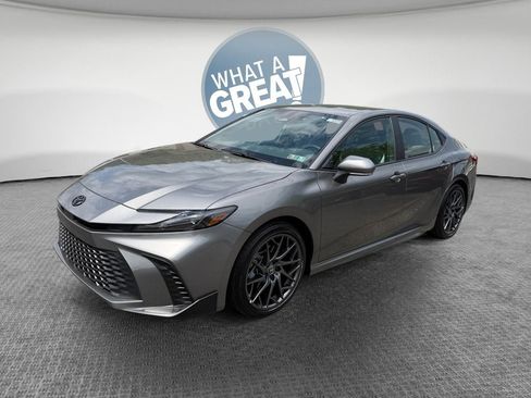 Used 2026 Toyota Camry SE w/ Convenience Package FWD image 8
