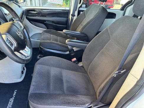 Used 2016 Dodge Grand Caravan American Value Package w/ UConnect Hands-Free Group FWD image 23