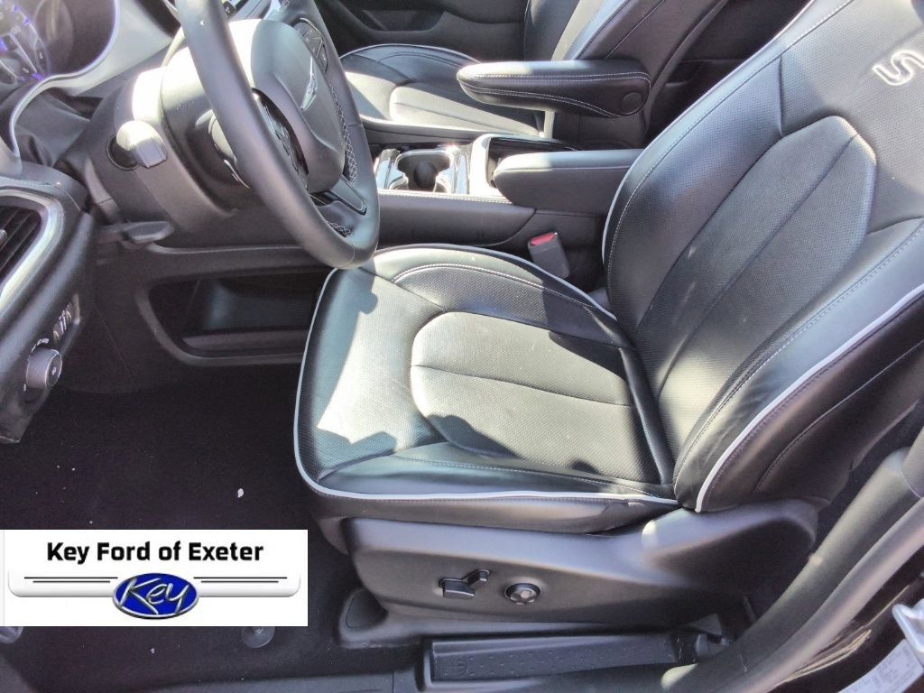 Used 2025 Chrysler Pacifica Limited FWD image 20