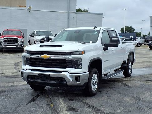 Used 2025 Chevrolet Silverado 2500 LT w/ Convenience Package AWD/4WD image 2