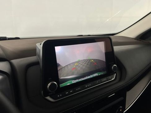 Used 2023 Nissan Rogue SV image 18