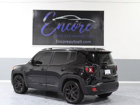 Used 2018 Jeep Renegade Altitude FWD image 5