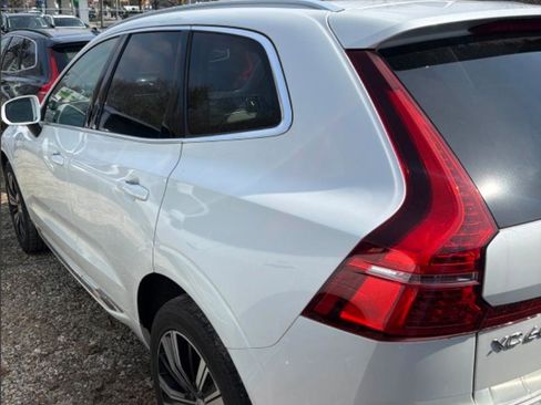 Used 2023 Volvo XC60 T8 Plus image 2