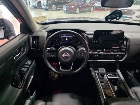 Used 2023 Nissan Pathfinder SL AWD/4WD image 15