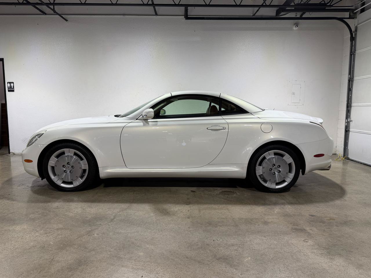 Used 2002 Lexus SC 430 Convertible RWD image 2