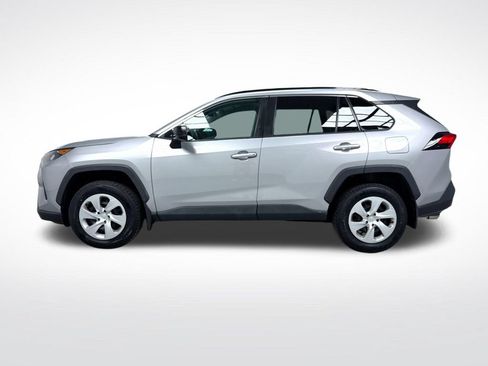 Used 2019 Toyota RAV4 LE w/ Carpet Mat Package AWD/4WD image 3