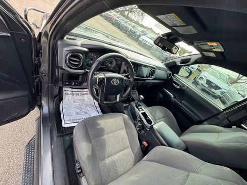 Used 2018 Toyota Tacoma TRD Off-Road image 12