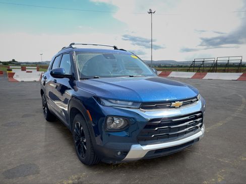Used 2021 Chevrolet TrailBlazer LT w/ Convenience Package FWD image 2