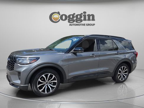 Used 2025 Ford Explorer ST-Line w/ Premium Package RWD image 1